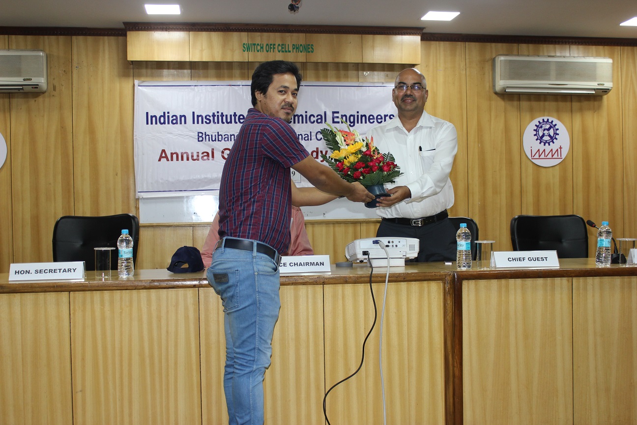 Mr. Mukesh Mohan, GM (Production) IOCL Refinery, Paradip, being presented a floral bouquet by Hon. Jt. Secretary , Mr. Santosh Deb Barma